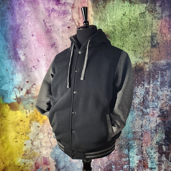 Original Deluxe Varsity Jacket - Picture 2 of 8